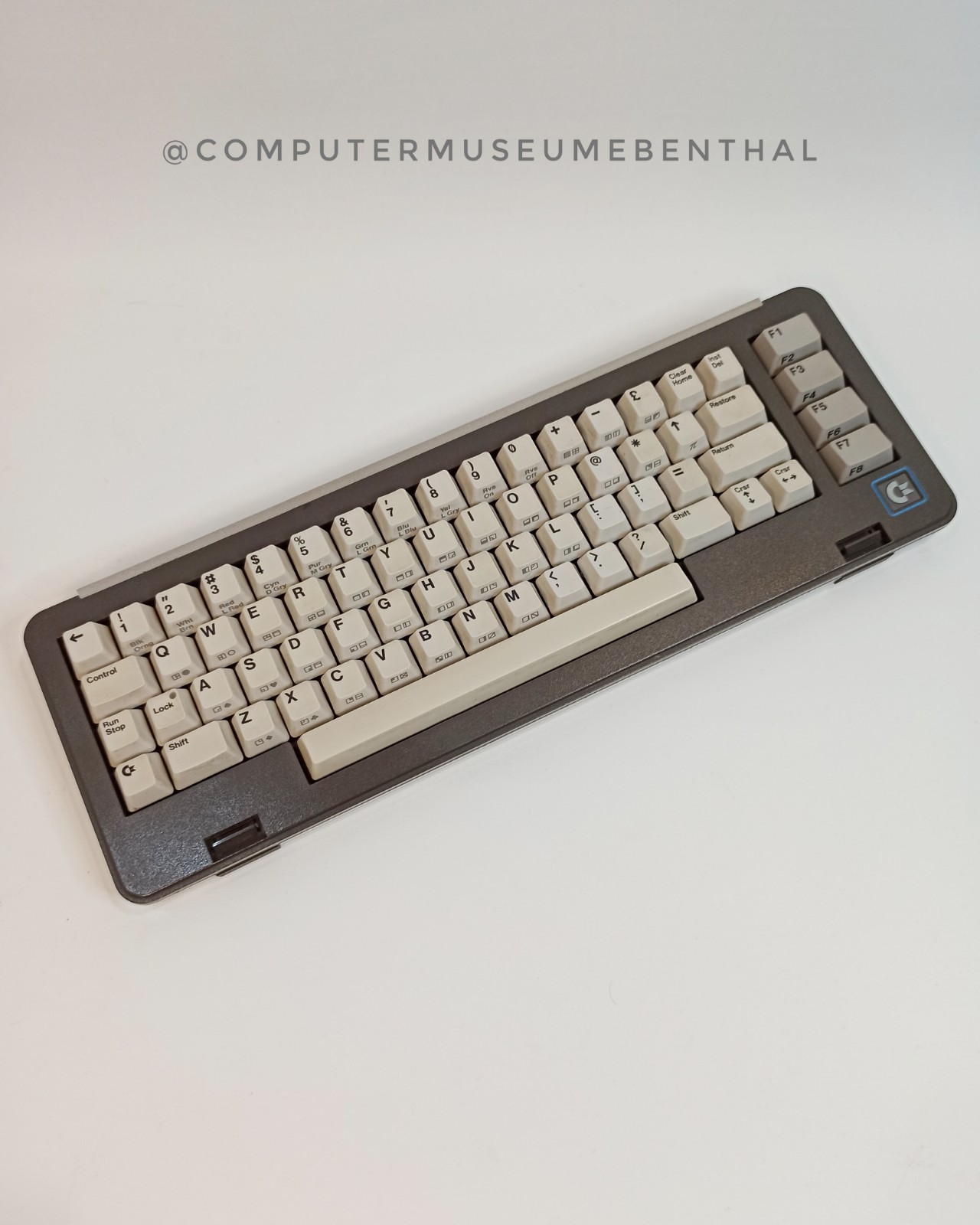 Commodore SX64
