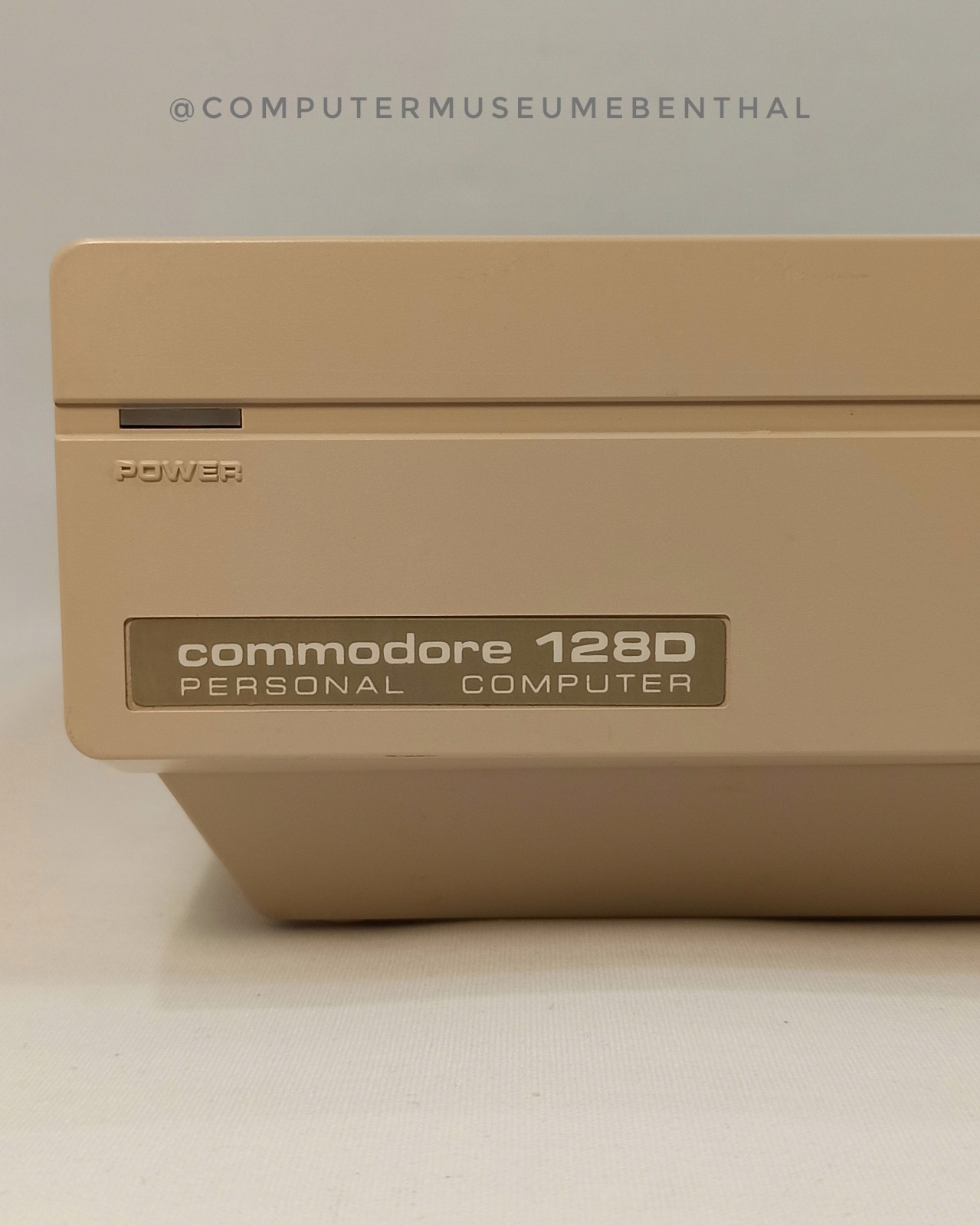 Commodore 128D