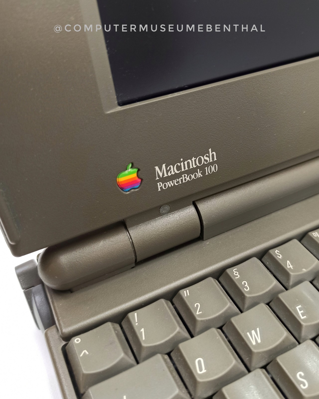 Apple Macintosh PowerBook 100, Logo
