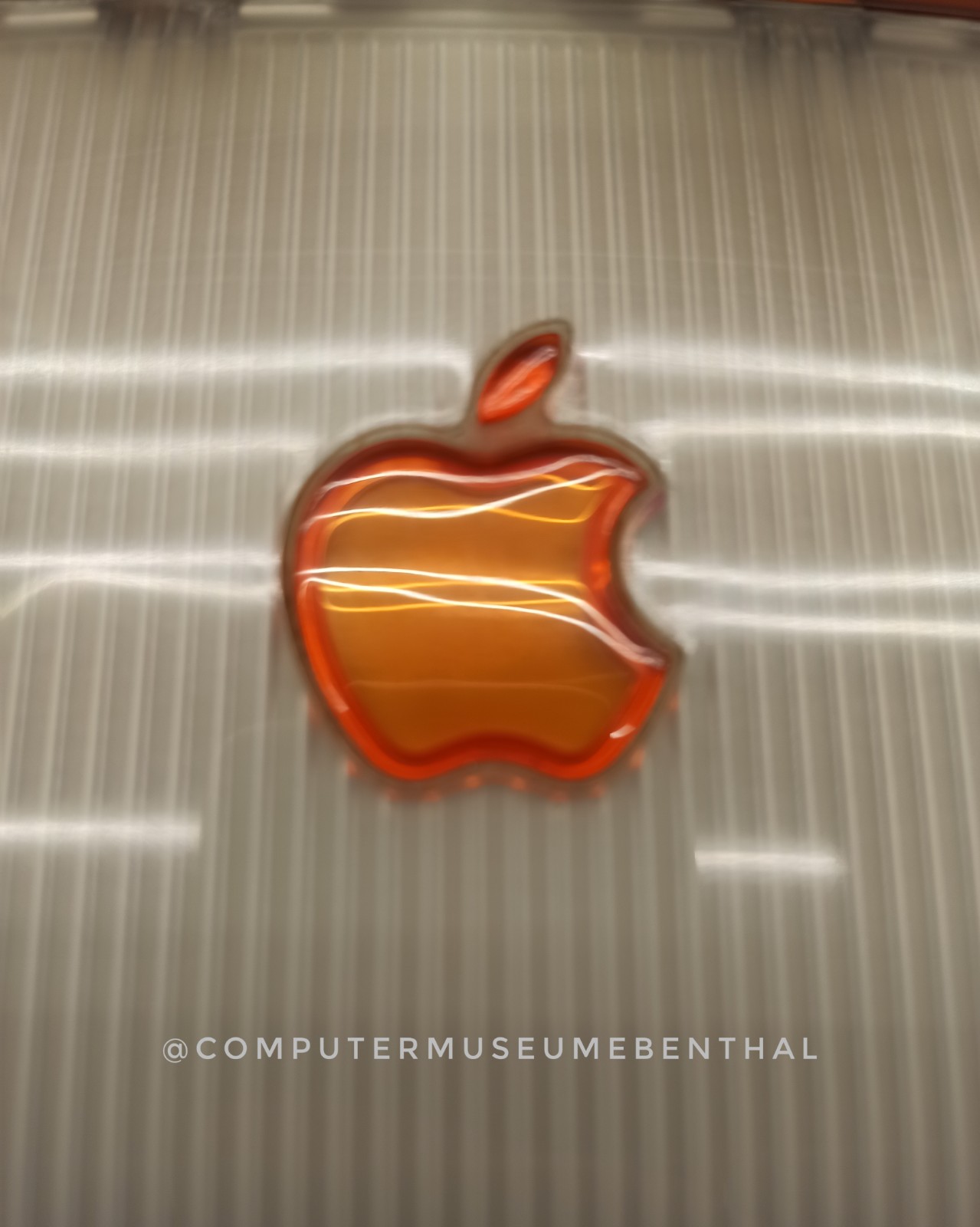 Apple iMac G3, Logo