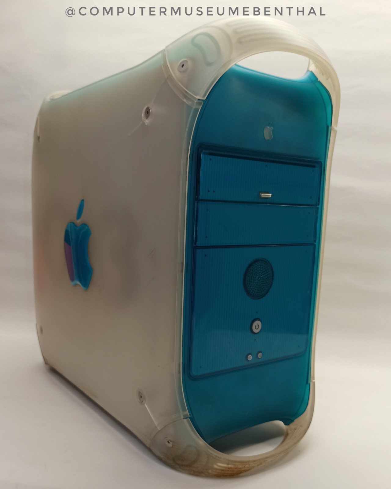 Power Macintosh G3 blue and white